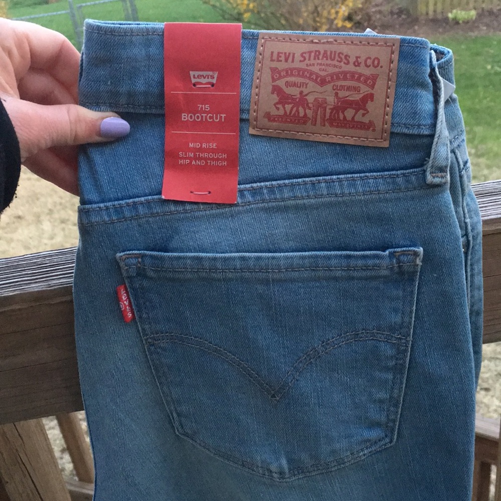 (New w/tags) Levi 715 Bootcut light denim, size 26
